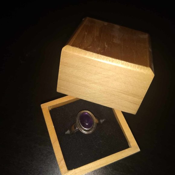 Oval Amethyst Ring ~ 925 Sterling Silver Ring ~ US 5 & 5 1/2 - Picture 6 of 6